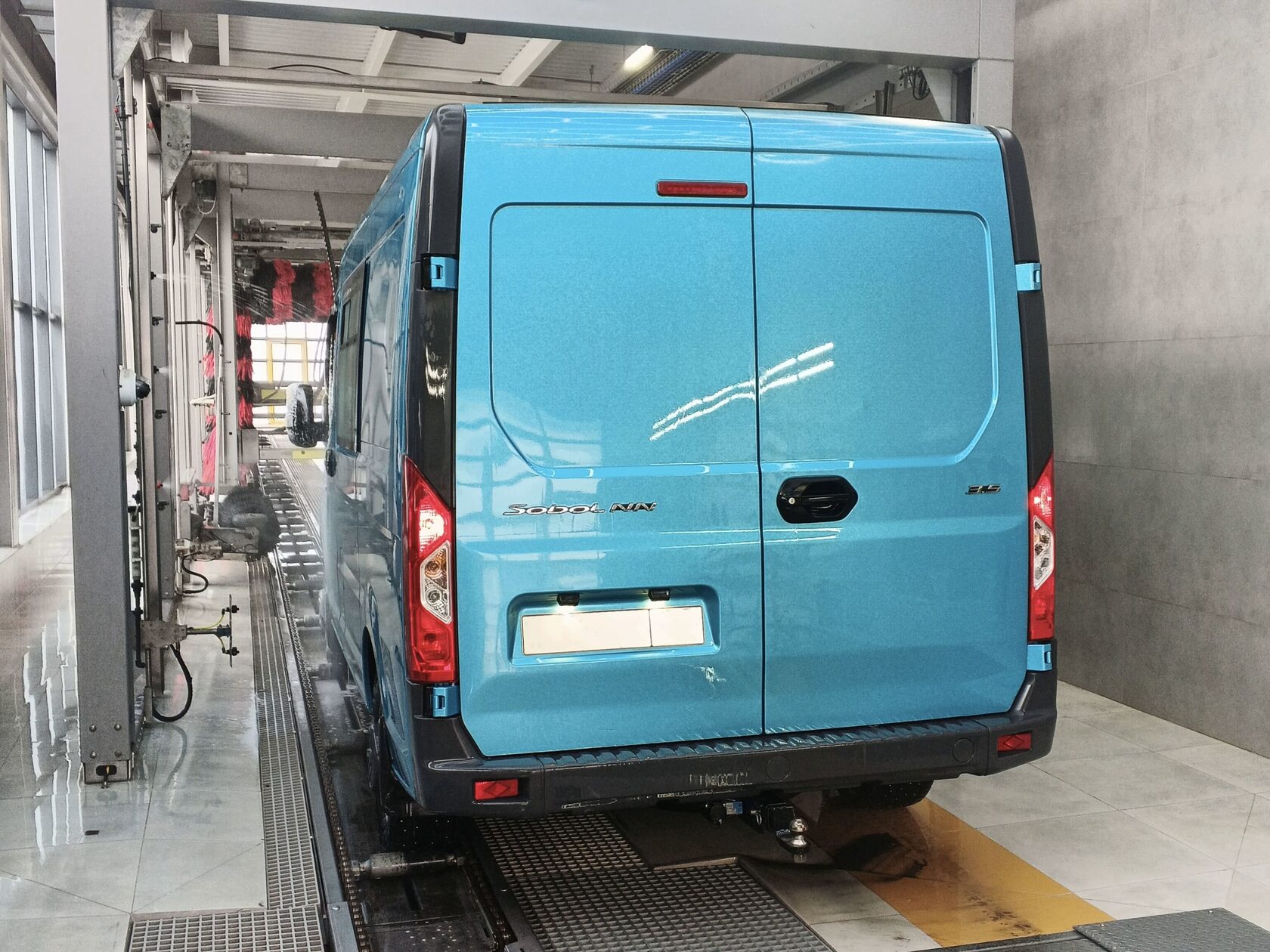 Конвейерная автомойка